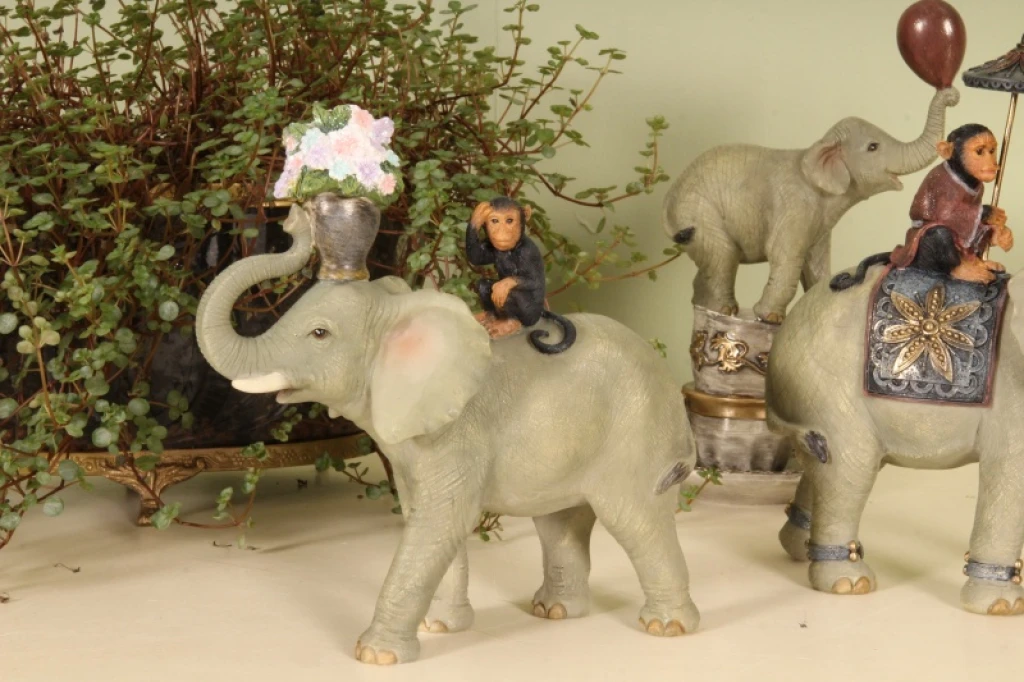 Statue d'éléphant avec singe - brun - 17 cm