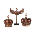 Kroon op standaard - rood/goud - 36,5 cm - kunsthars
