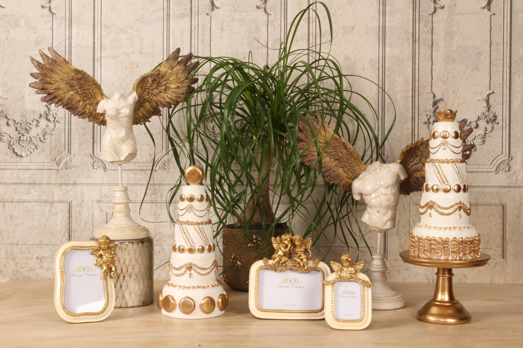 Gâteau décoratif - blanc/crème avec or - 47 cm - résine artistique