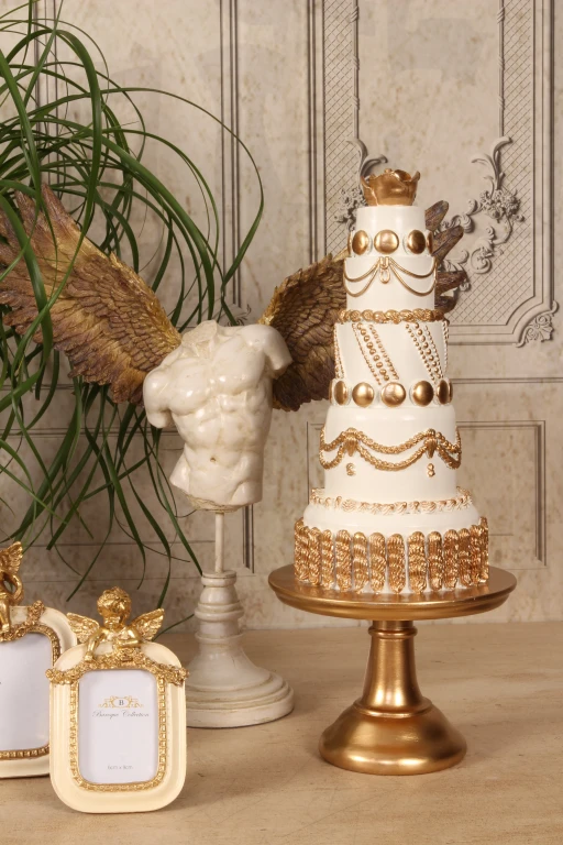 Gâteau décoratif - blanc/crème avec or - 47 cm - résine artistique