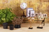 Decoratiemasker op voet - goud - 20,5 cm - kunsthars